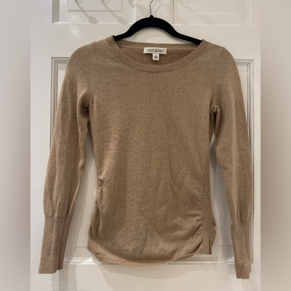 Banana Republic gold metallic crew neck sweater 
Fitted. Like new